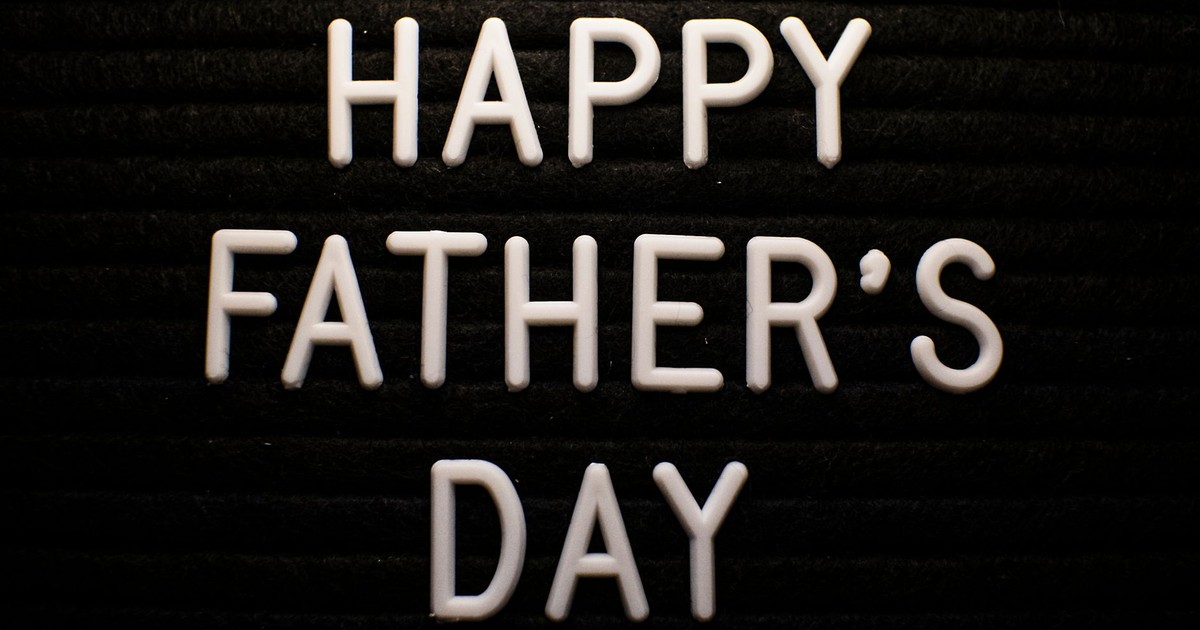 White letters on a black board spelling out Happy Father's Day, perfect for celebrations.
