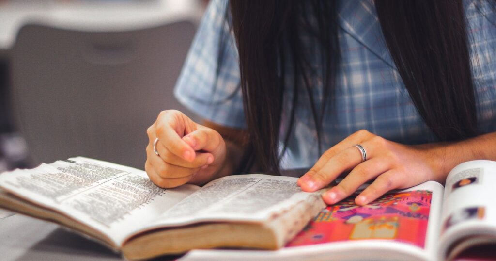 27 English Words That Even Native Speakers Get Wrong Most of the Time - Featured image