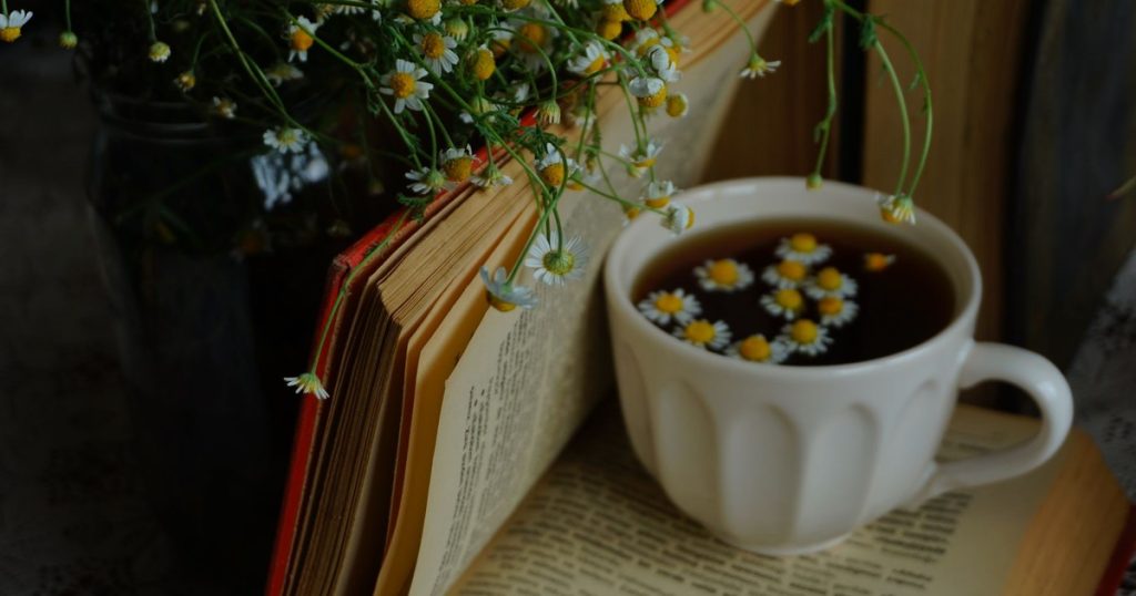 3 After-Dinner Habits That Can Help You Feel Calmer Tonight - Featured image