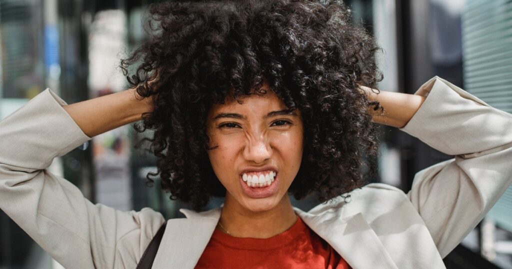 People With A Lot of Unresolved Anger Usually Show It These 3 Ways - Featured image