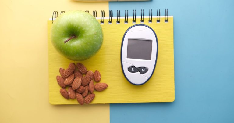 4 Bedtime Snacks That Actually Help Your Blood Sugar Overnight - Featured image