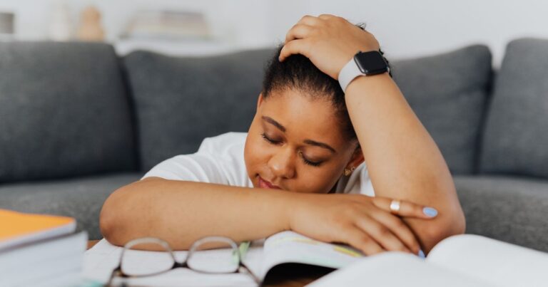5 Cancer Symptoms Often Dismissed as Aging or Stress - Featured image