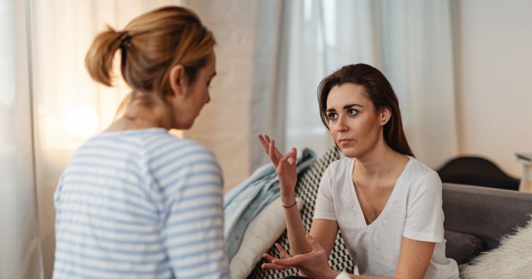 7 Signs You’re in a Toxic Friendship (And Didn’t Know It) - Featured image
