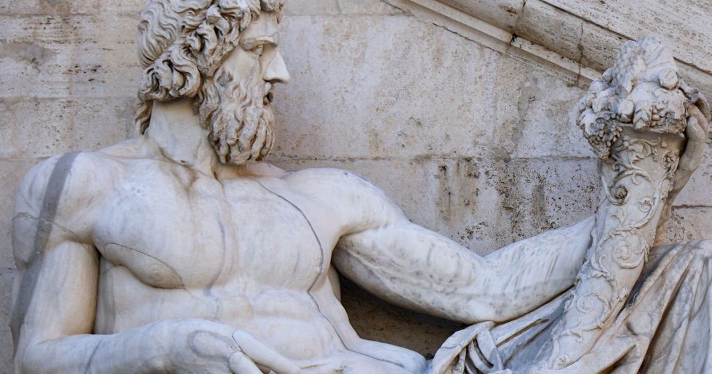 8 Famous Mortal Women Loved by the Gods - Featured image