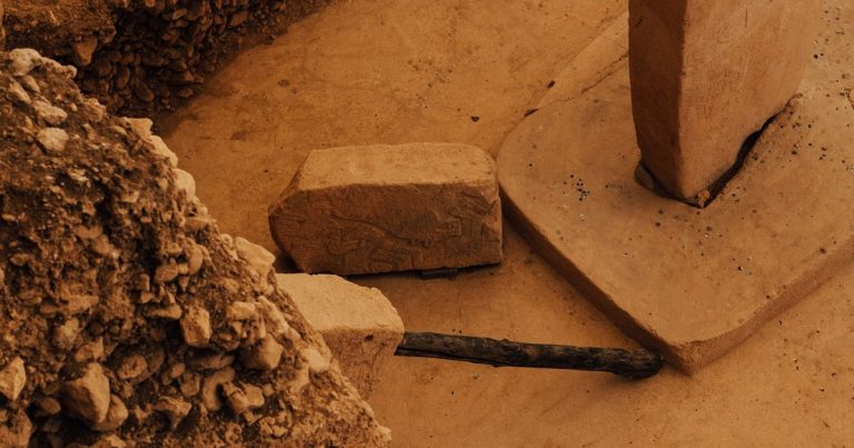 The 5,000-Year-Old Crystal Dagger That’s Rewriting Prehistory - Featured image
