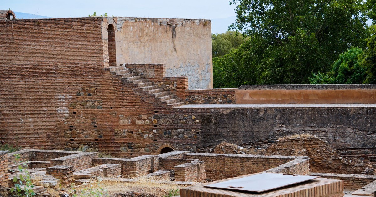 Explore the ancient Roman ruins located in Mérida, Spain, showcasing historic architecture.