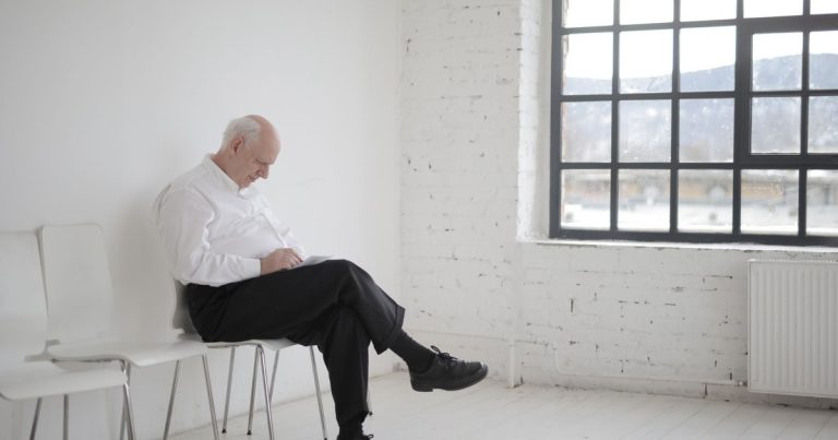 A Biologist Who Predicted Deaths Shares Illness Warning Signs to Know - Featured image