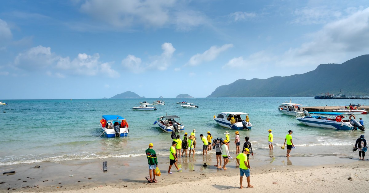 Tourists preparing for a boat excursion on a beautiful tropical beach.