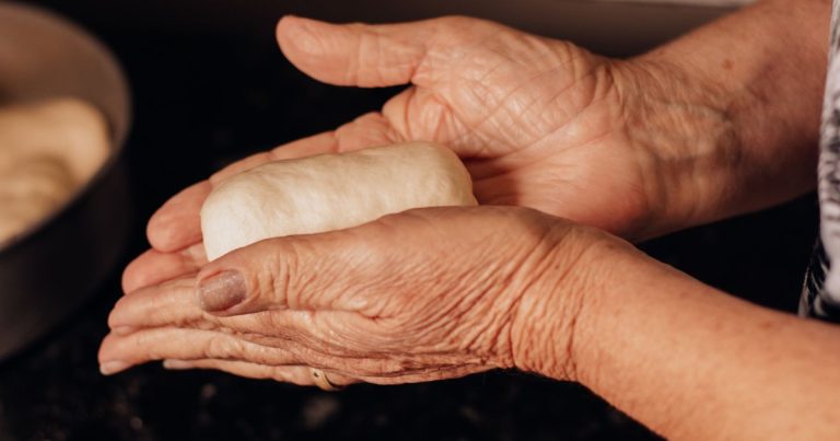 Scientists Say This Daily Kitchen Habit Could Raise Your Dementia Risk - Featured image