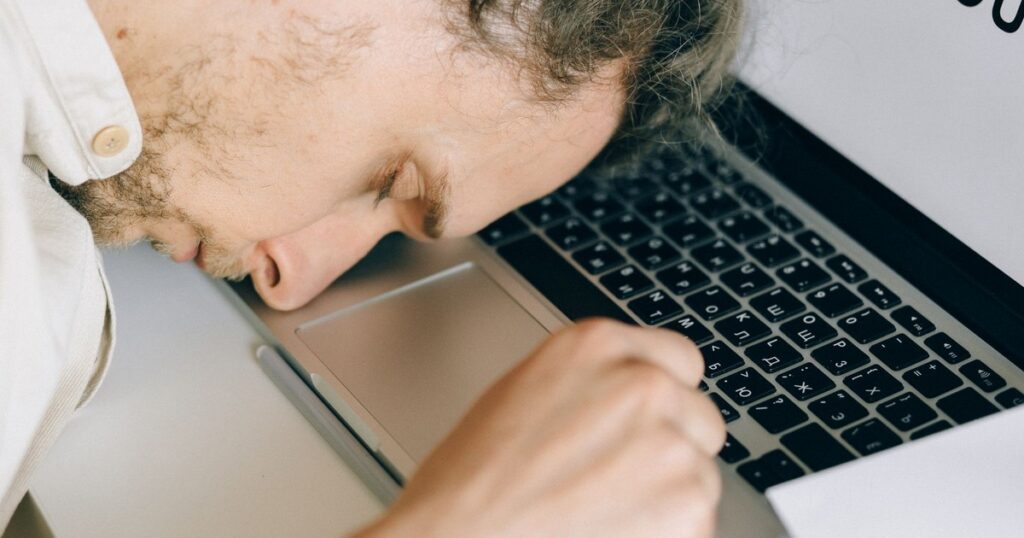 How missing just one hour of sleep actually harms your body, according to doctors - Featured image