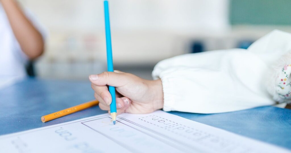 Florida Kids Must Now Prove Cursive Proficiency Before Middle School - Featured image