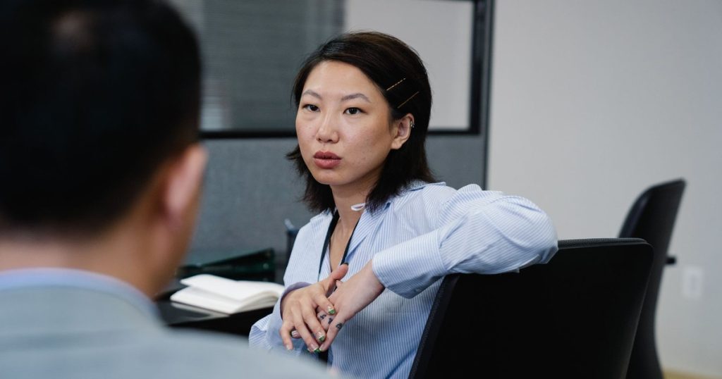 20 Habits Overthinkers Have But Don’t Realize How Toxic They Are - Featured image