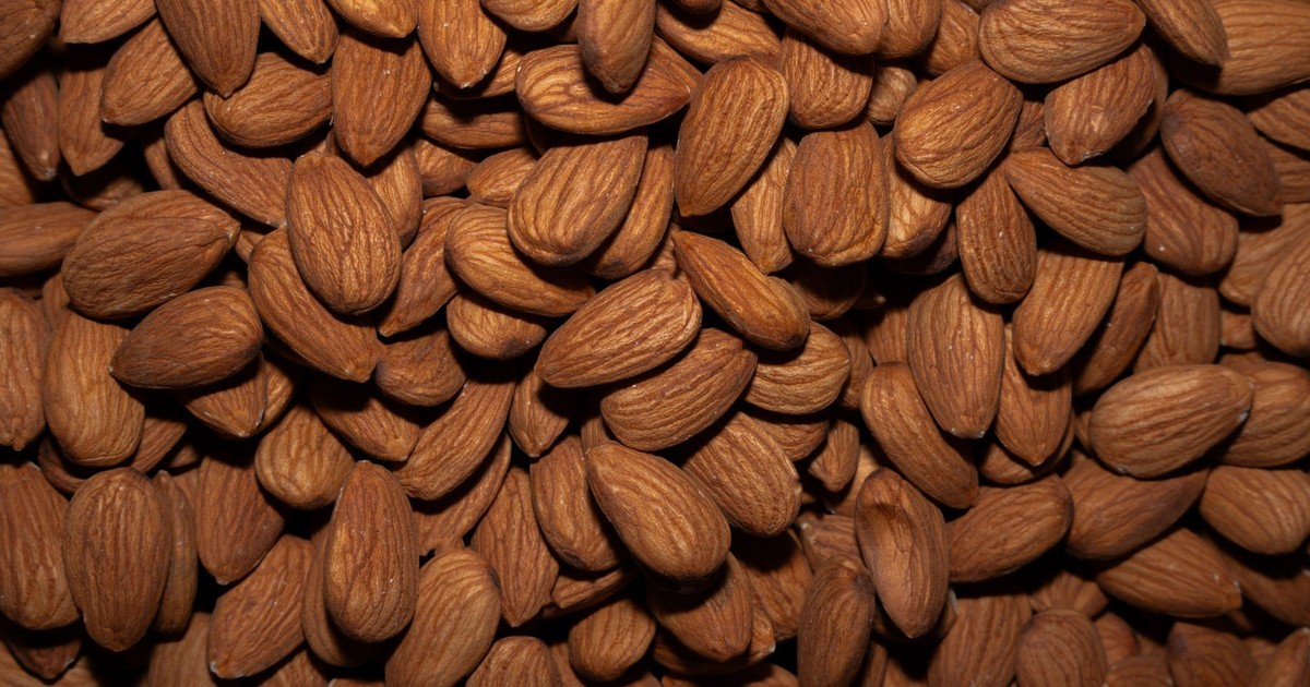 A detailed close-up view of raw almonds, showcasing the texture and natural color.