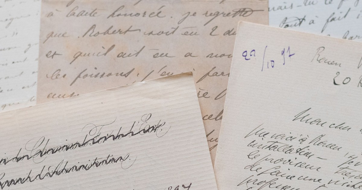 A collection of vintage handwritten letters in French, showcasing elegant cursive calligraphy on aged paper.