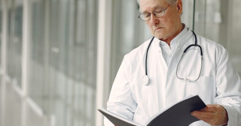 13 Parkinson’s Disease Symptoms You Should Never Ignore - Featured image