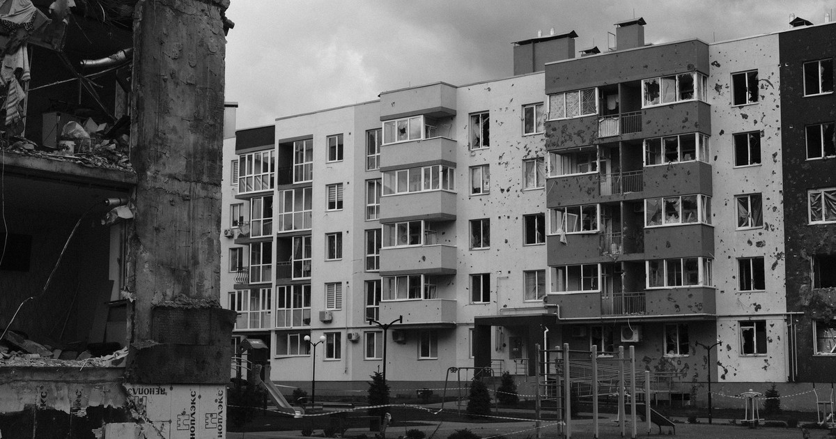 Black and white image of damaged buildings in Bucha, Kyiv Oblast, Ukraine.
