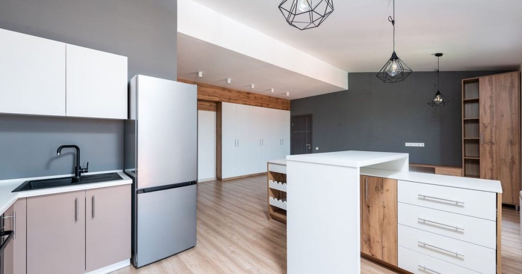 Fridgescaping Is Going Viral — Here’s Why People Are Doing It - Featured image