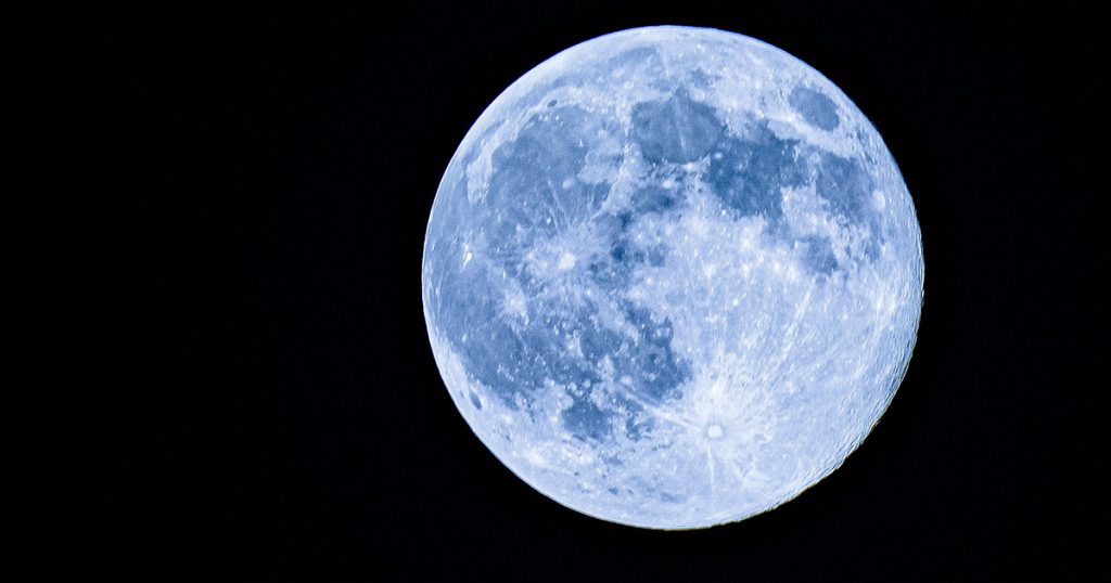 The Full Moon on July 29th Has a Message for Every Zodiac Sign - Featured image