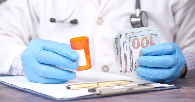 Cancer Drug That Sells For $900 In America Priced For Cents In Another Country, Woman Finds - Featured image
