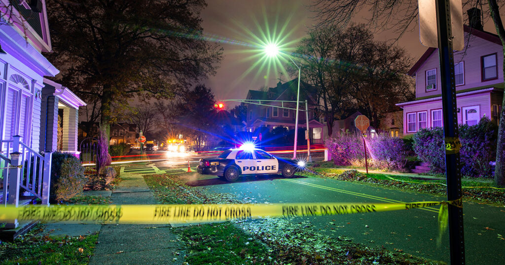 Texas Mom Tackles Peeping Tom: Window Peeping Prevention - Featured image