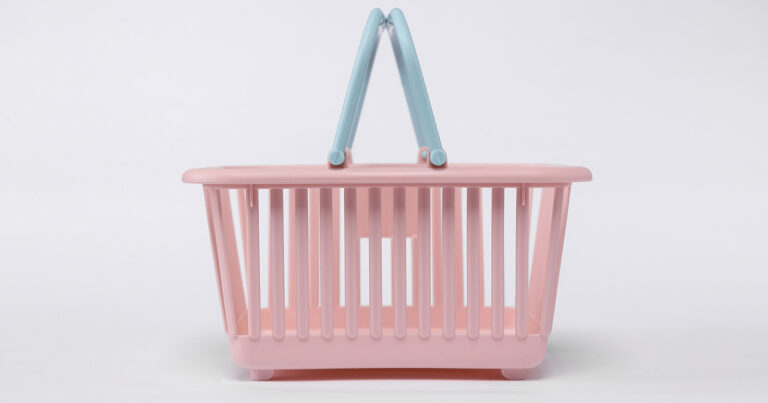 Finland’s Pink Grocery Basket Trend Lets Shoppers Know They’re Single and Looking for Love - Featured image