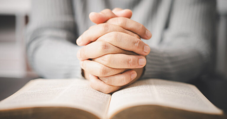Science Reveals This is What Happens to Your Brain During Prayer - Featured image