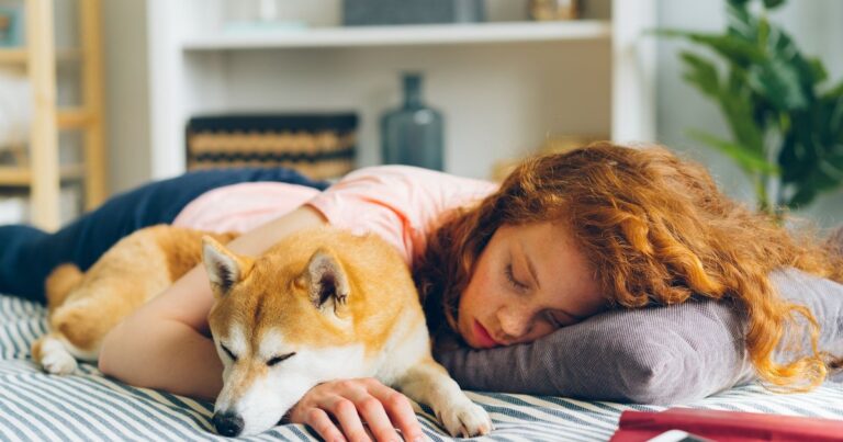 Sleeping With Pets Benefits: 9 Traits in People Who Do - Featured image