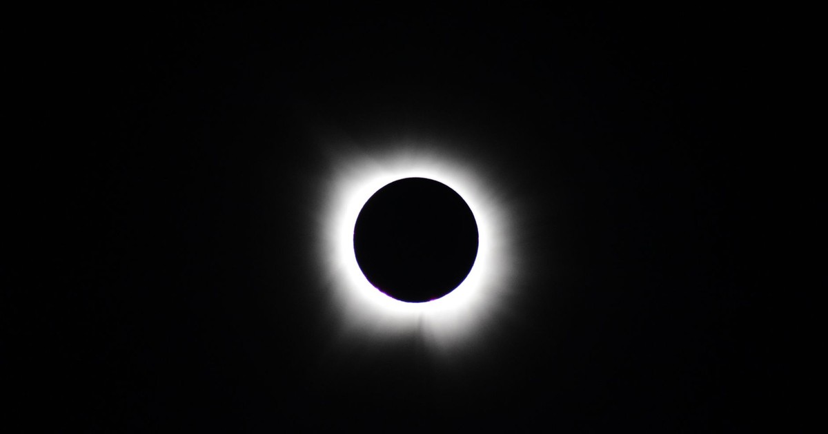 Stunning image of total solar eclipse showing the sun's corona against a dark sky.