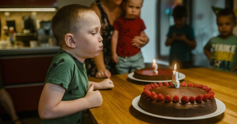 This Is the Surprising Reason Why We Blow Out Birthday Candles - Featured image