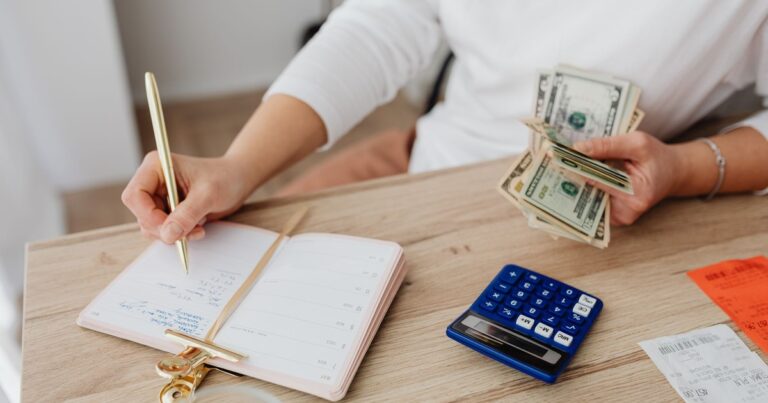 The Sunday Routine Financially Independent People Swear By to Stay Ahead - Featured image