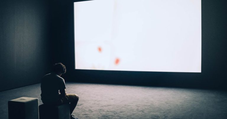 What Loneliness Actually Does to Your Brain, According to Science - Featured image