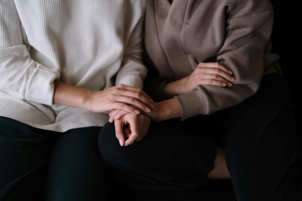 Miscarriage Condolences: What to Say and What to Avoid - Featured image