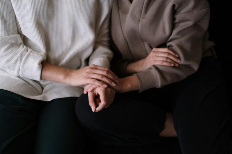 Miscarriage Condolences: What to Say and What to Avoid - Featured image