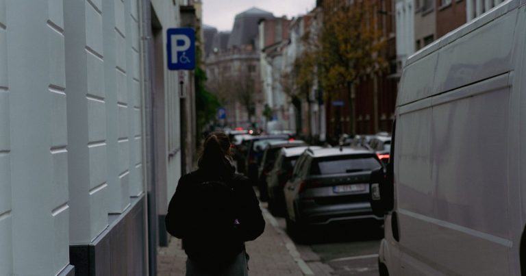 Former Secret Service Agent Says You Should Always Back Into Parking Spots - Featured image