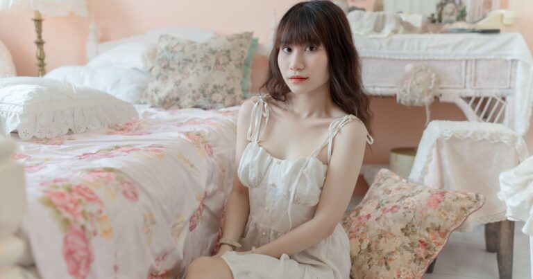 She Tried a 1940s Bedtime Routine for a Week—and the Results Surprised Her - Featured image