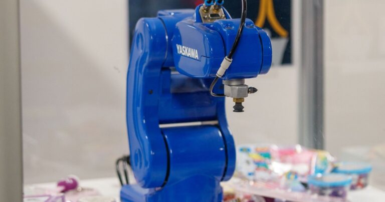 The World’s First Fully Robotic Pharmacy Is Here – This is How It’s Changing Healthcare - Featured image