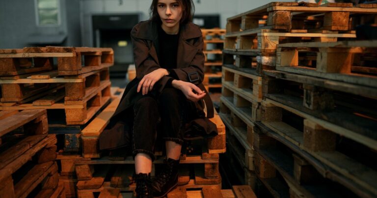 10 Things Strong Women Do Differently When Dealing With a Narcissist - Featured image