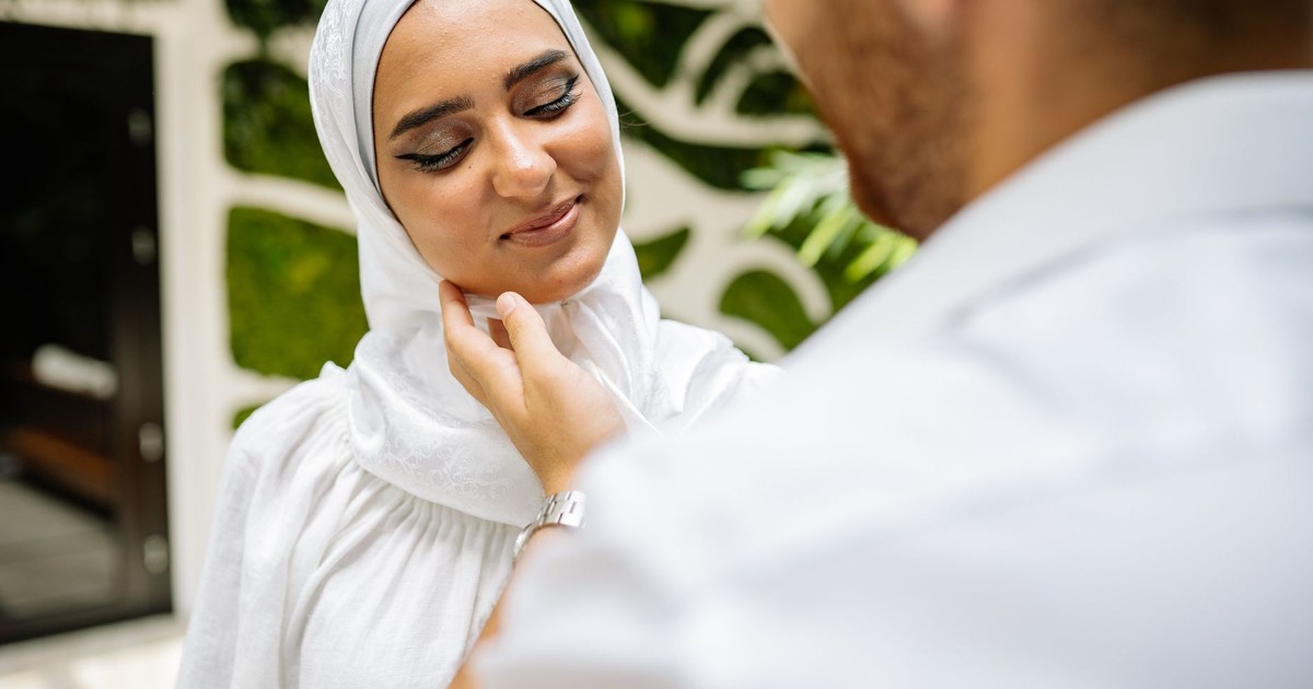Muslim couple sharing a tender moment outdoors, highlighting love and connection.