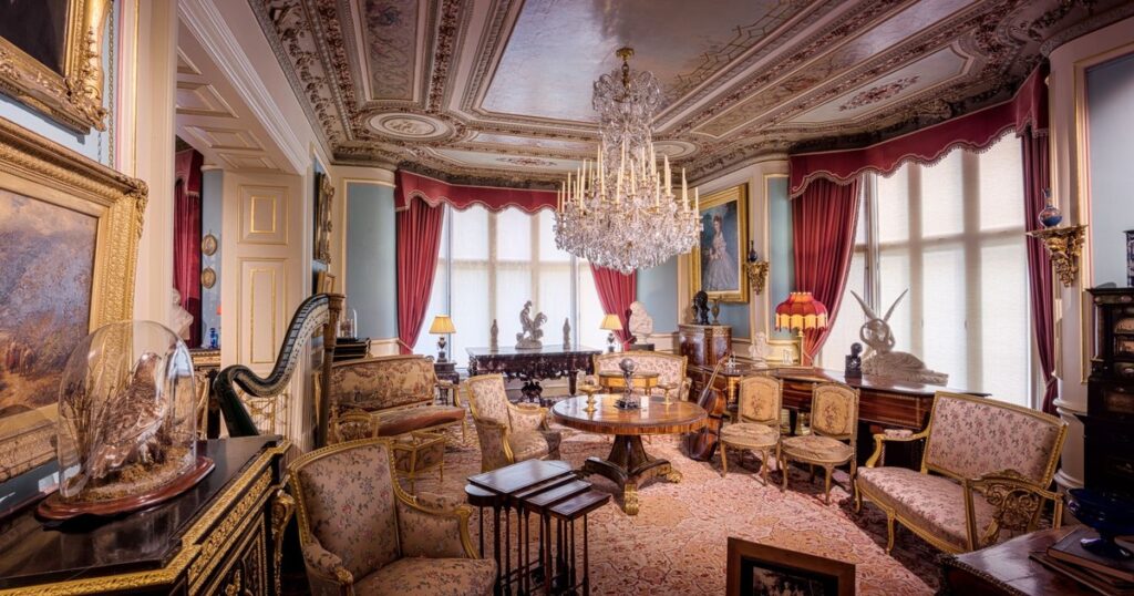 5 Bizarre Household Items That Every Gilded Age Family Had - Featured image