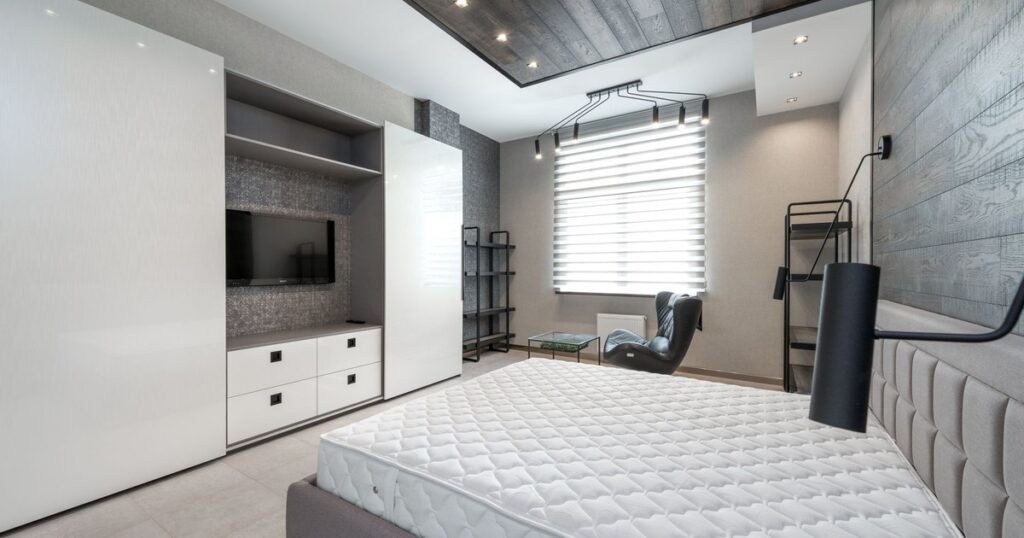 5 Smart Ways to Downsize Without Losing the Things You Love Most - Featured image