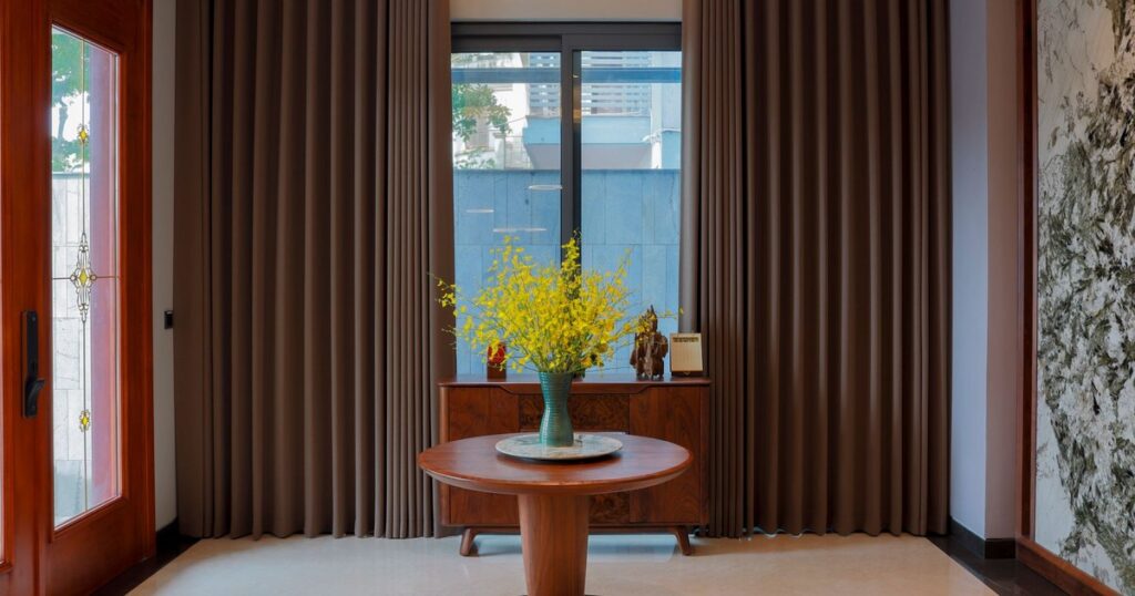 6 Feng Shui Color Tips That Can Make Your Home Feel Happier - Featured image