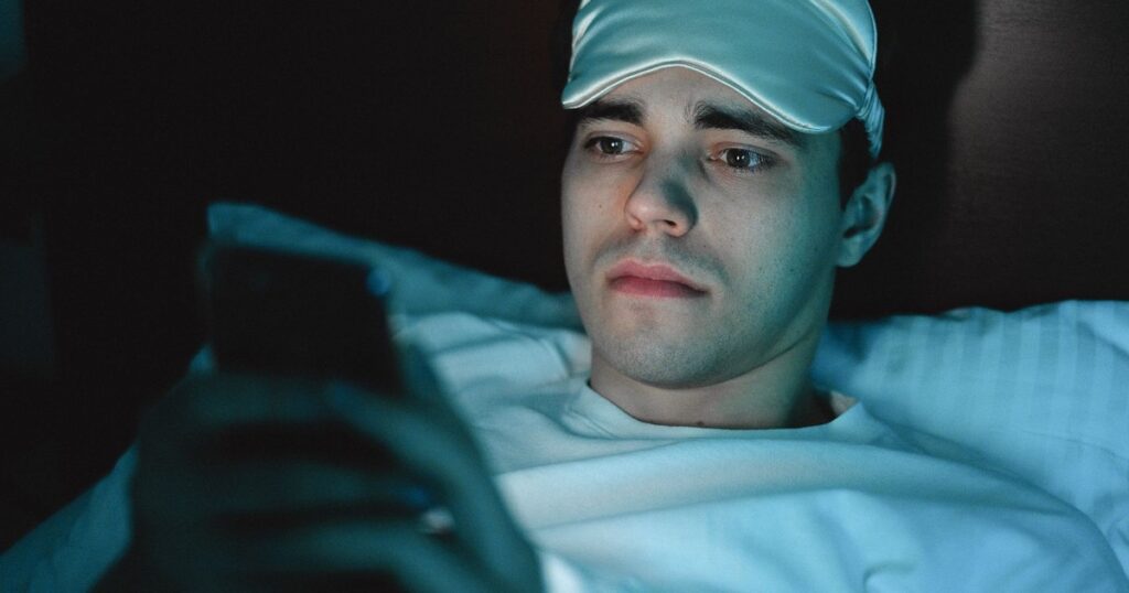 6 Narcissist Sleeping Habits That Are Quietly Ruining Your Rest - Featured image