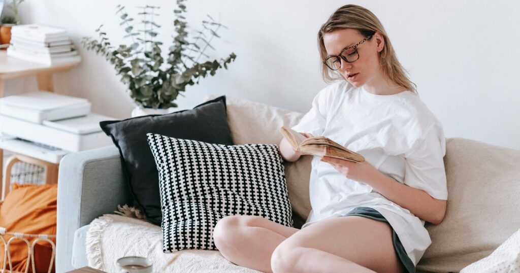 8 Hobbies That Make You Truly Happy on Weekends With No Plans - Featured image