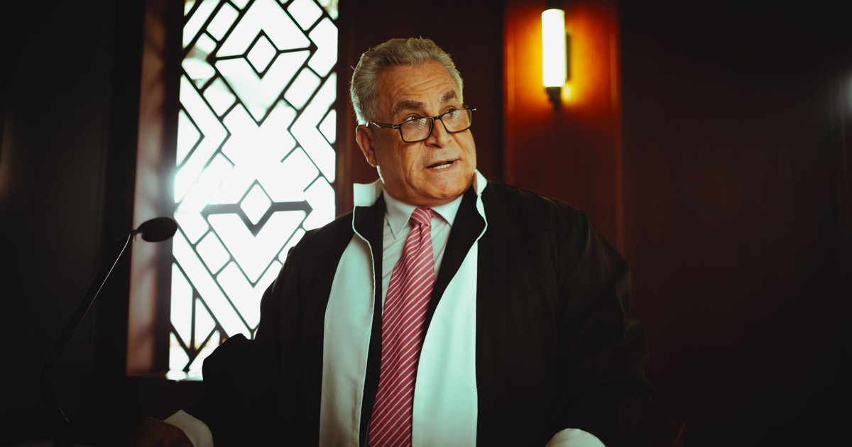 Middle-Eastern judge wearing traditional attire in a courtroom, Baghdad, Iraq.