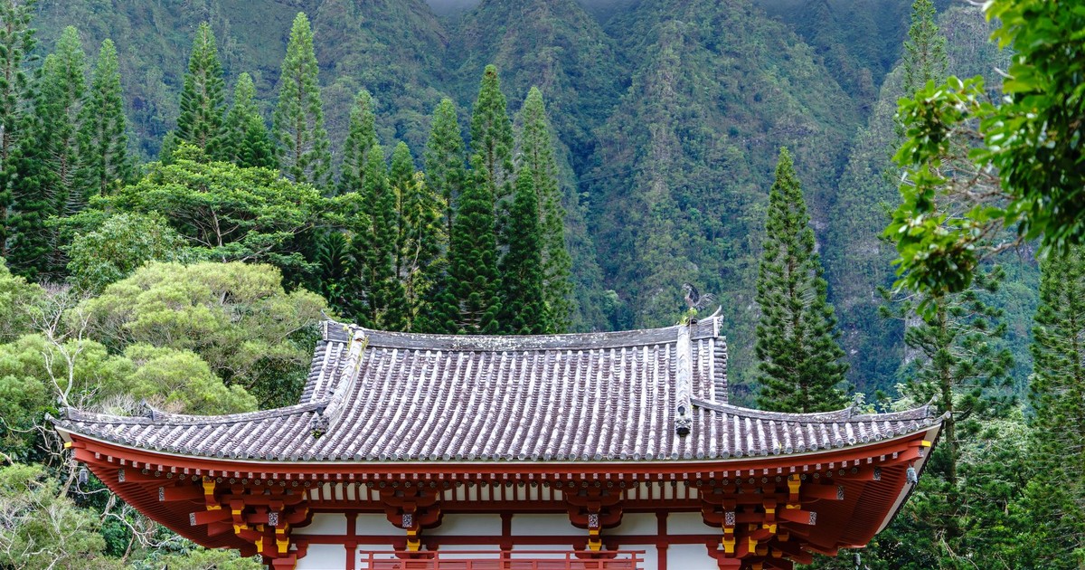 Explore the tranquil beauty of a Japanese temple set against lush Hawaiian mountains.