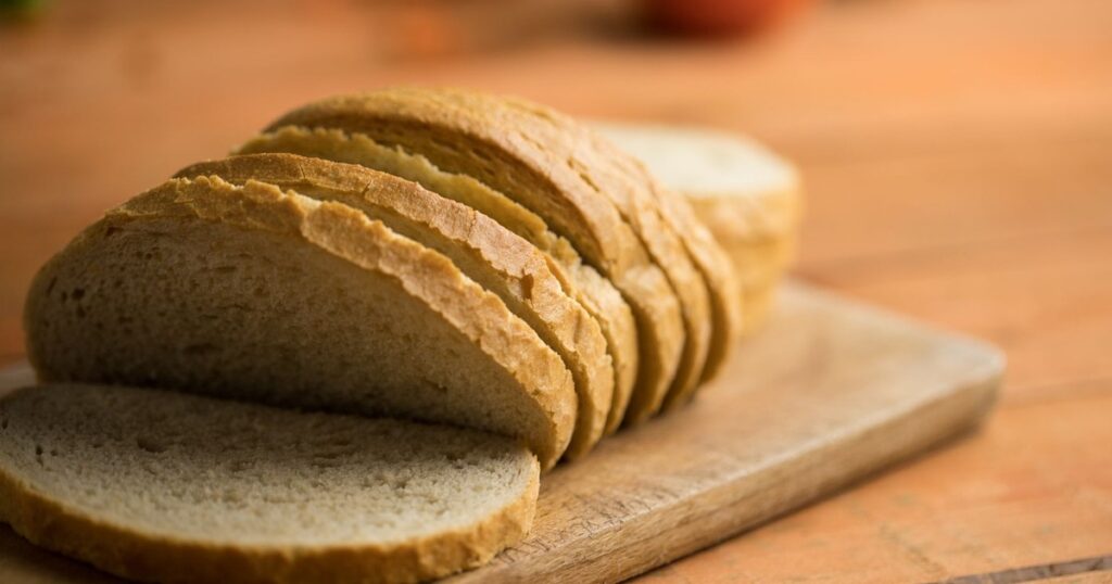 The Truth About Eating White Bread Every Single Day - Featured image