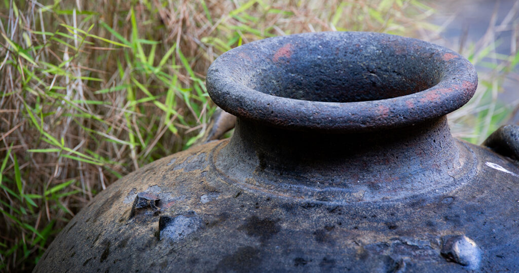 The Ancient Greek Cooking Pot That Fed the Living and the Dead - Featured image