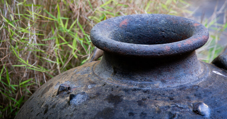The Ancient Greek Cooking Pot That Fed the Living and the Dead - Featured image