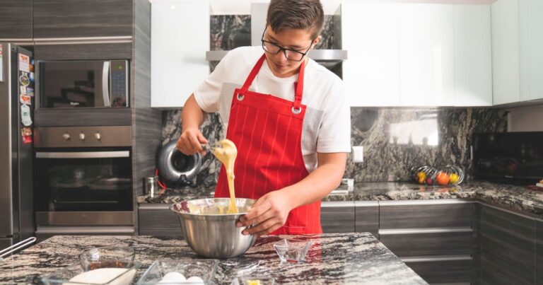 Aspiring Teen Chef Cooks for 7 Siblings After Mom’s Cancer Diagnosis - Featured image