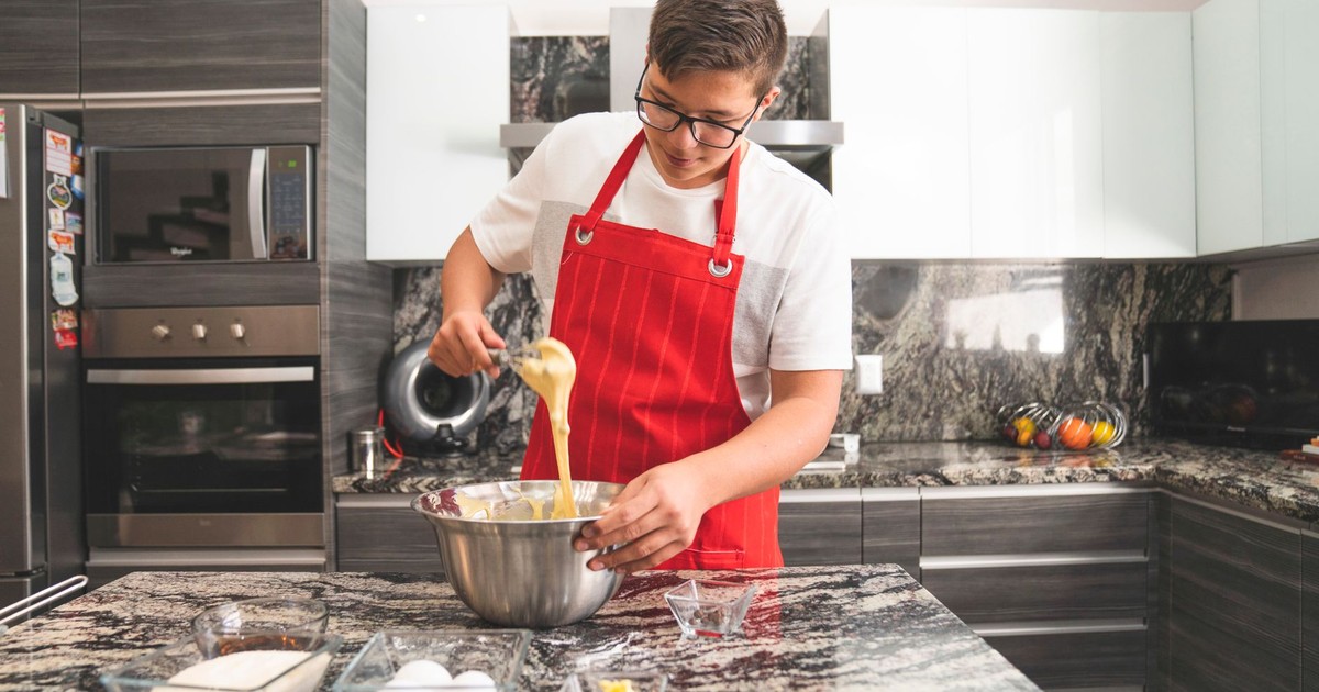 Aspiring Teen Chef Cooks for 7 Siblings After Mom’s Cancer Diagnosis